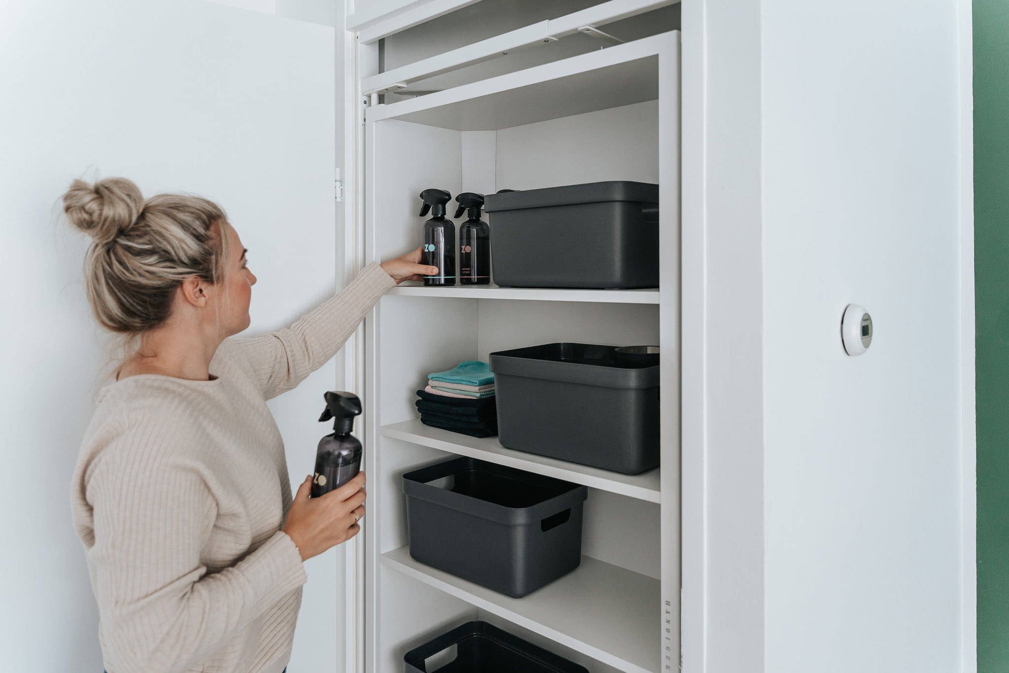 Hoe inzetkasten verborgen ruimte benutten in trapkasten